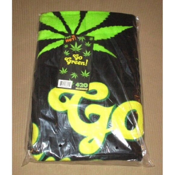 New Go Green Beach Bath Pool Towel GIFT Marijuana Pot Leaf Weed 420 Friendly NWT - Picture 2 of 2